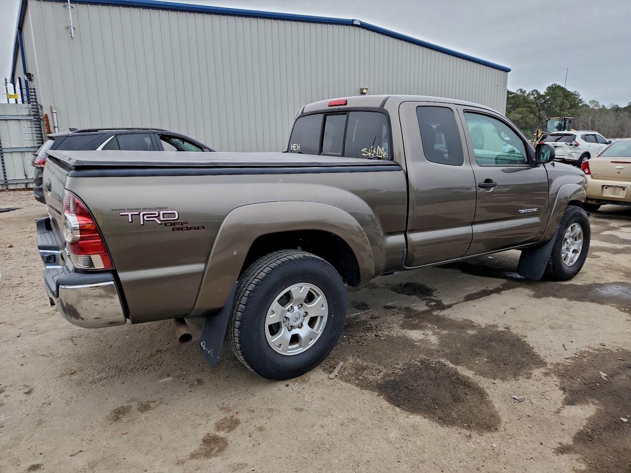 Toyota Tacoma Access Cab Image 3