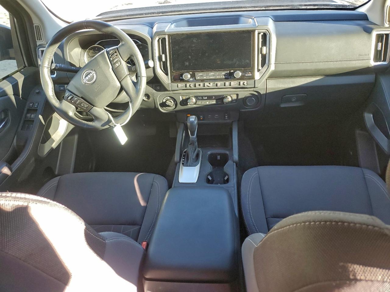 Nissan Frontier S Image 2