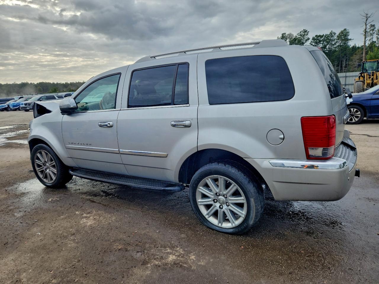 Chrysler Aspen Limited Image 7