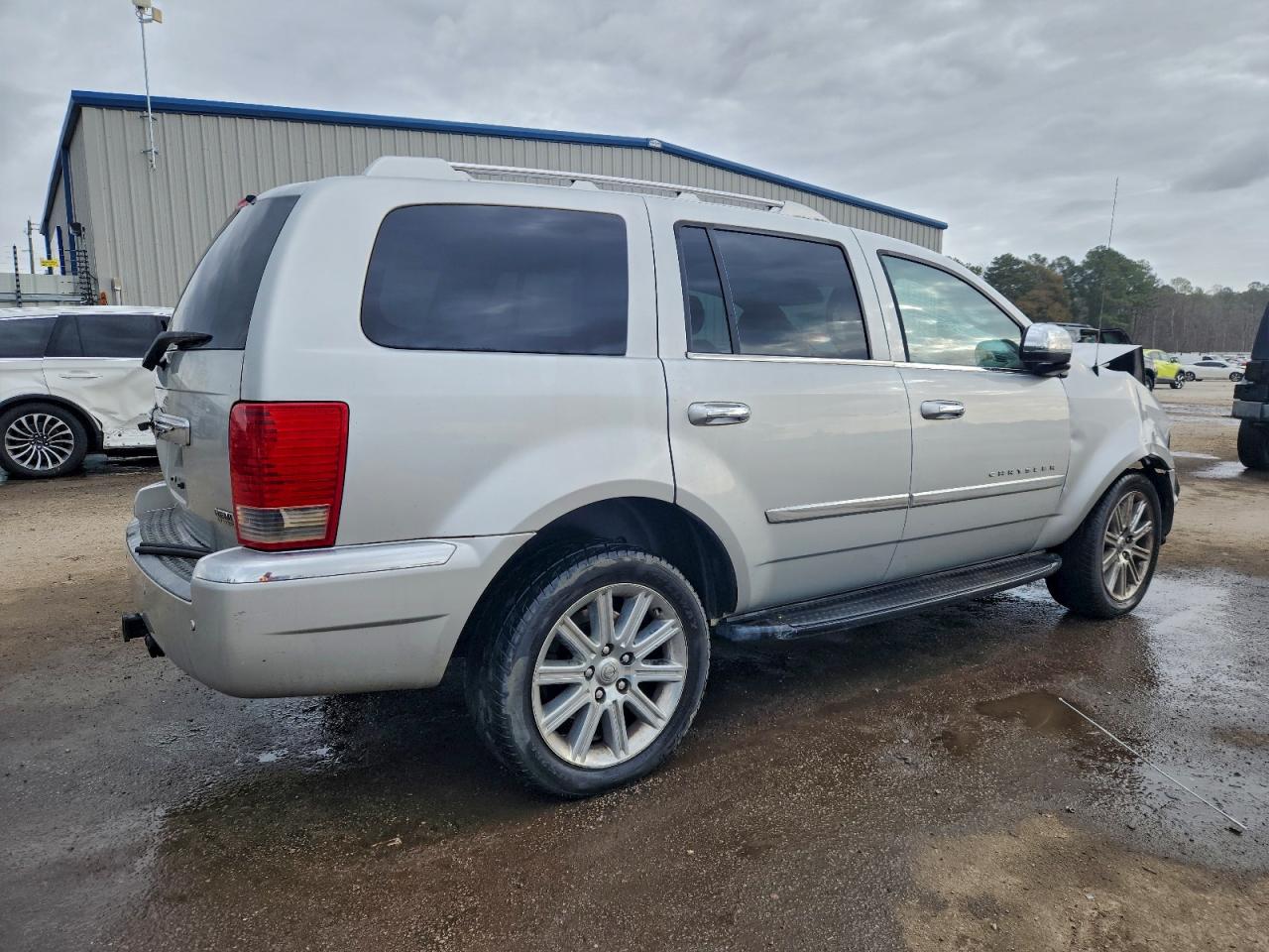 Chrysler Aspen Limited Image 12