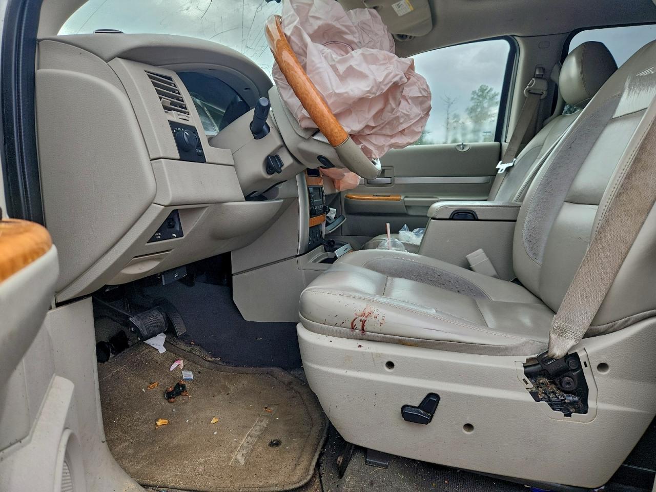 Chrysler Aspen Limited Image 9