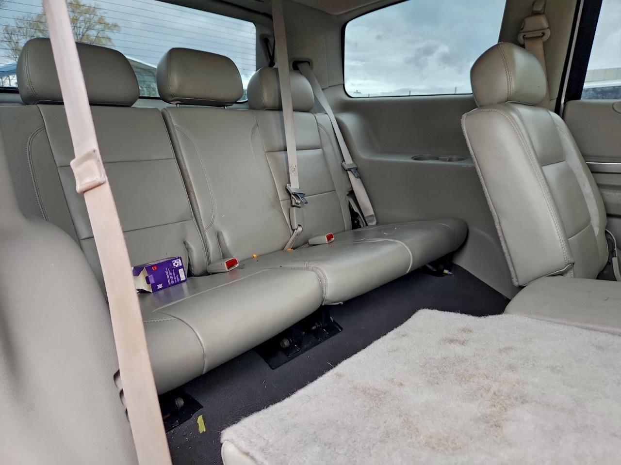 Chrysler Aspen Limited Image 5