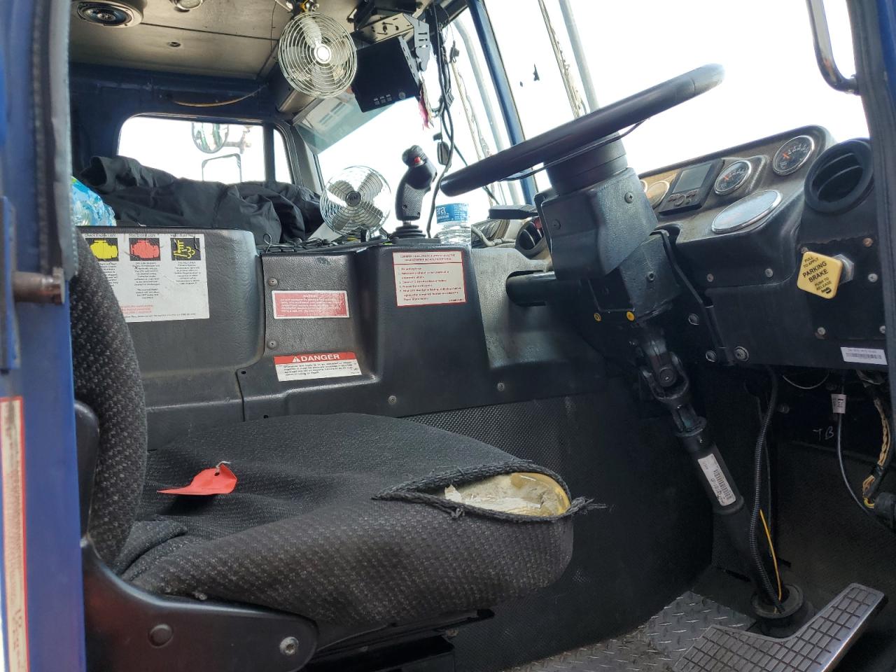 Autocar Llc Xpeditor Image 9