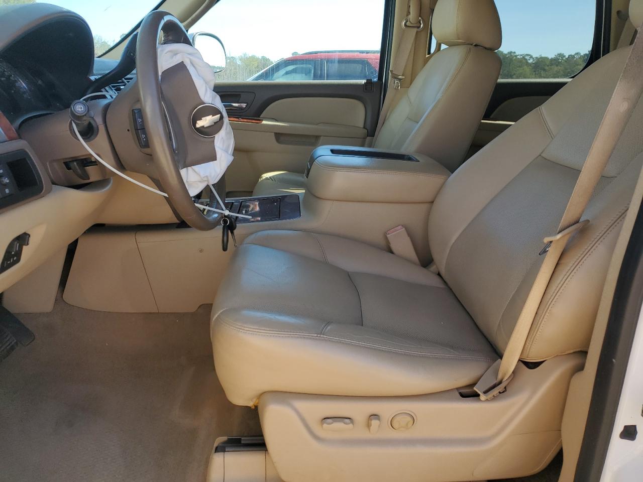 Chevrolet Tahoe C1500 Ltz Image 13