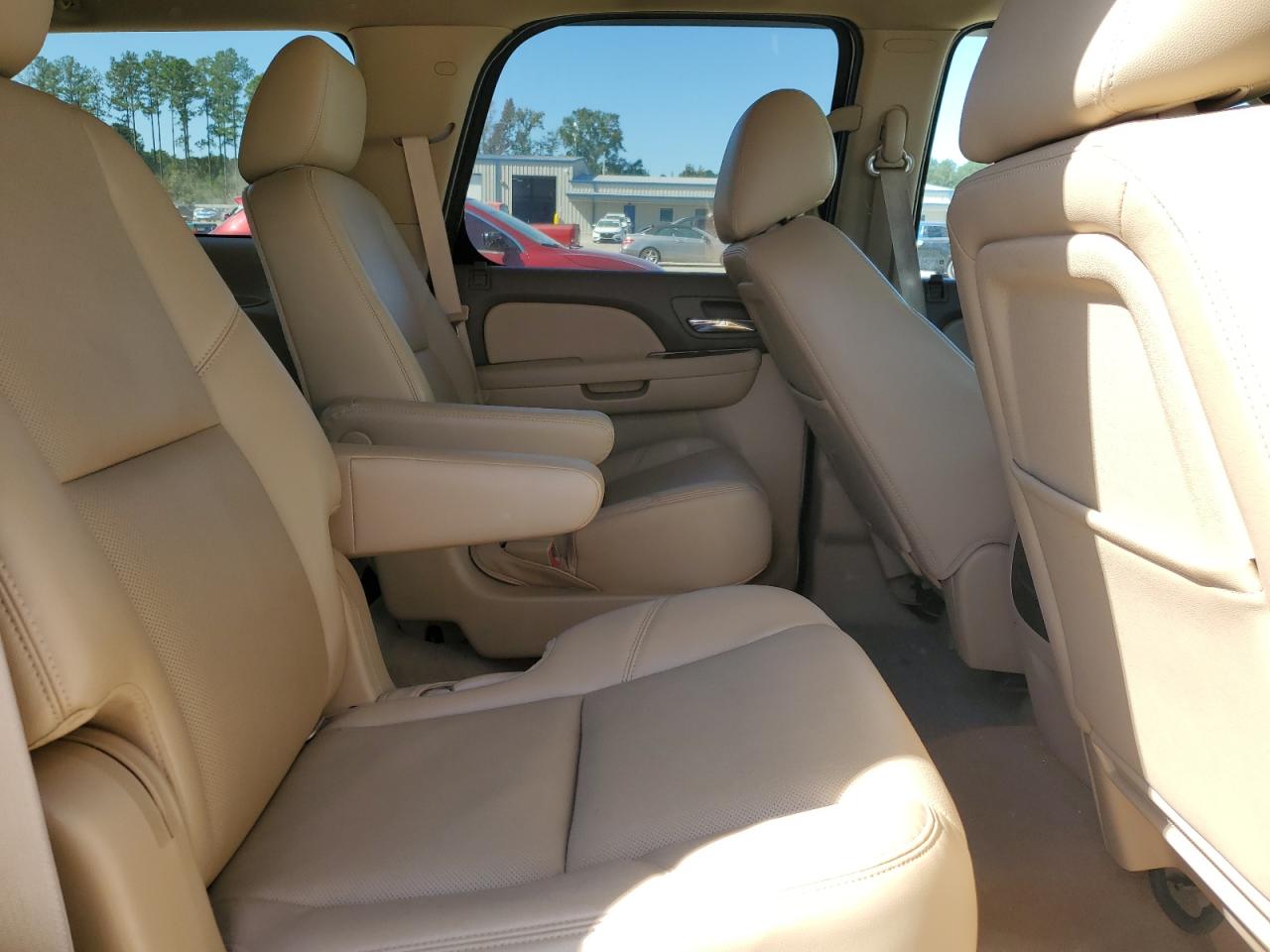 Chevrolet Tahoe C1500 Ltz Image 7