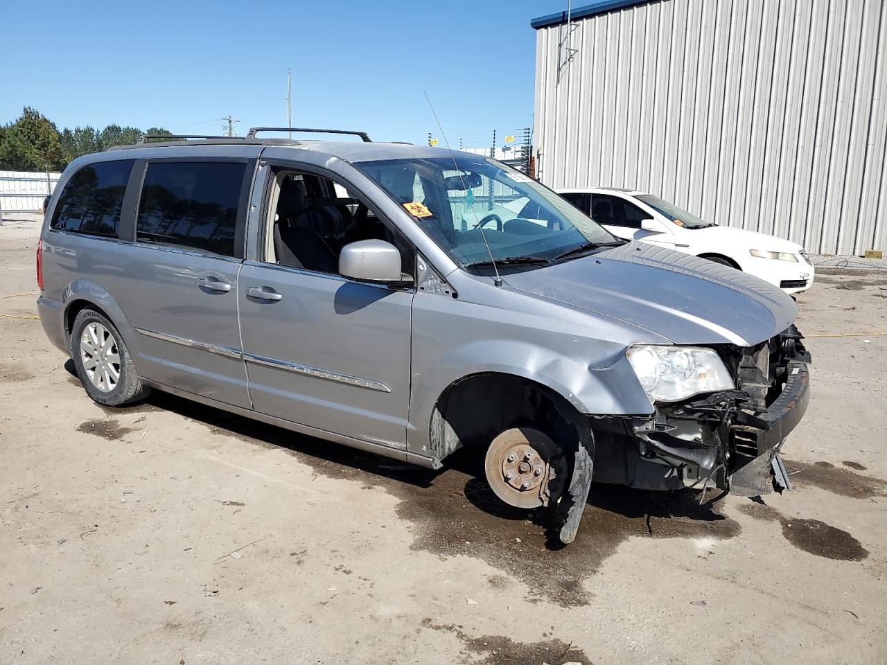 Chrysler Minivan Touring Image 13