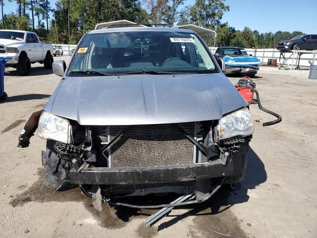 Chrysler Minivan Touring Image 14