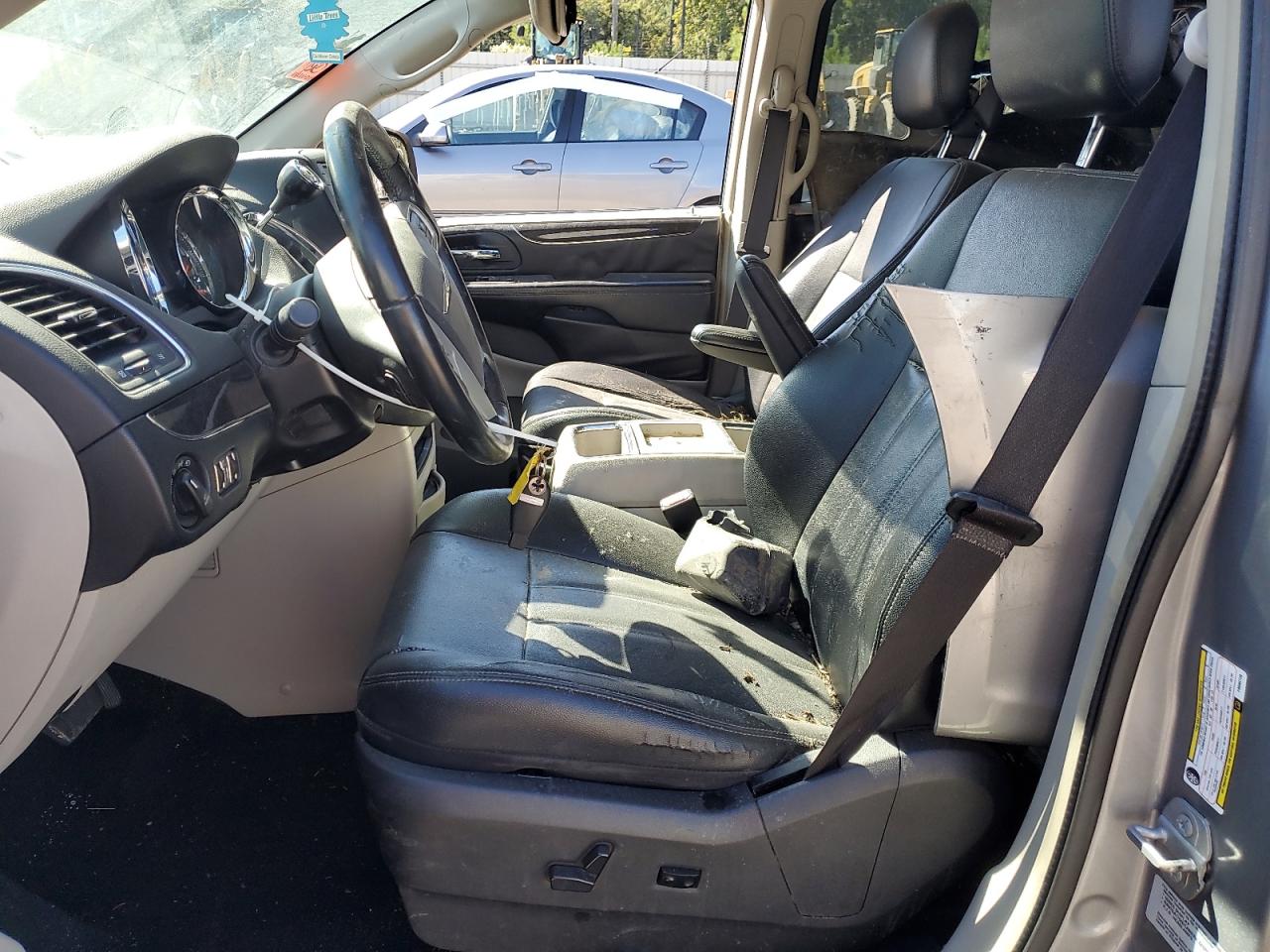 Chrysler Minivan Touring Image 2