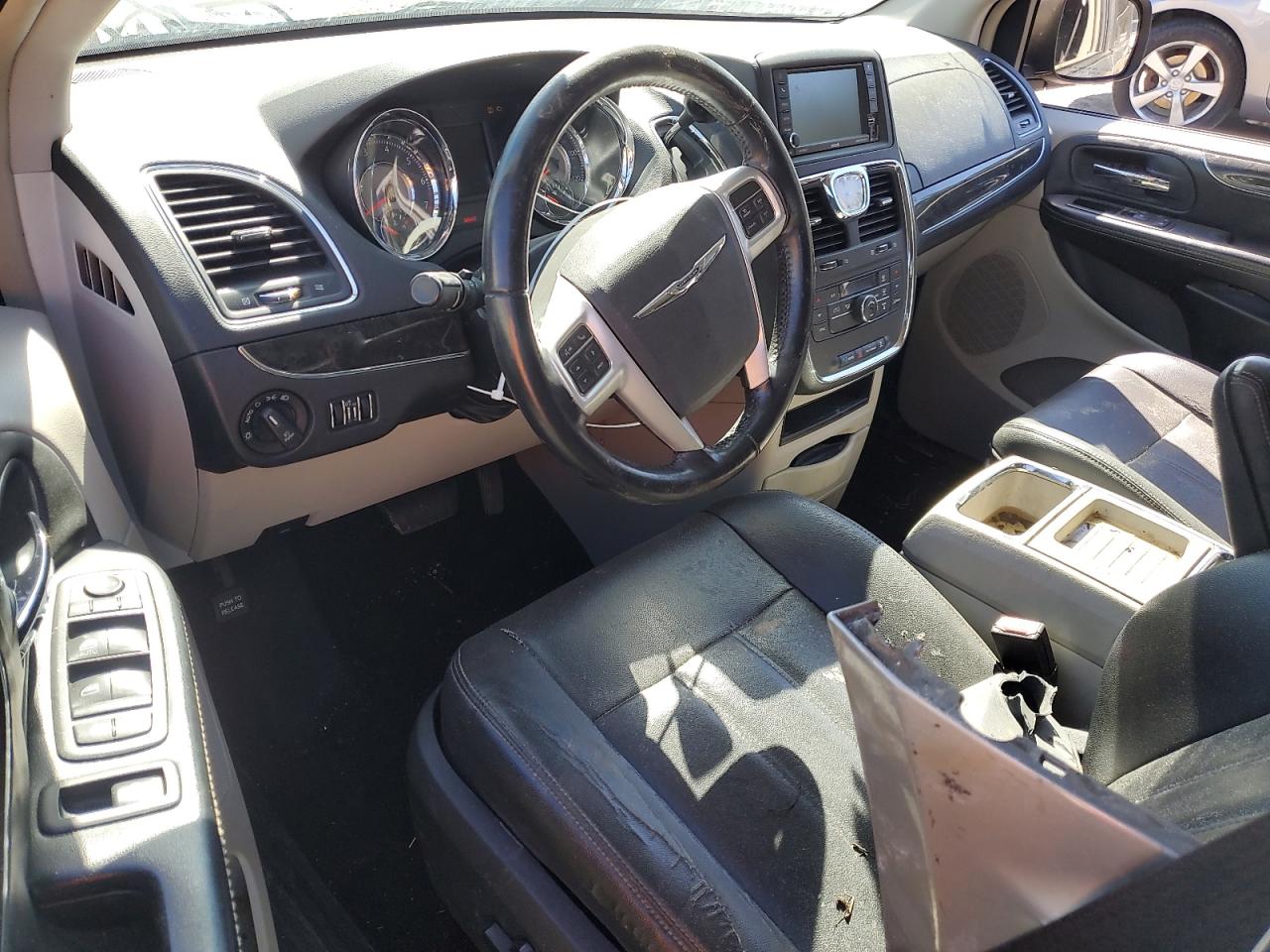 Chrysler Minivan Touring Image 3