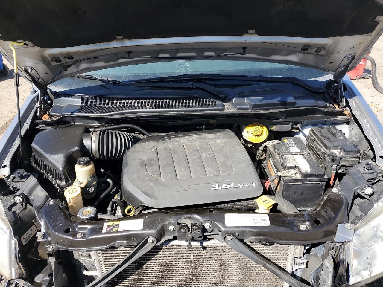 Chrysler Minivan Touring Image 6