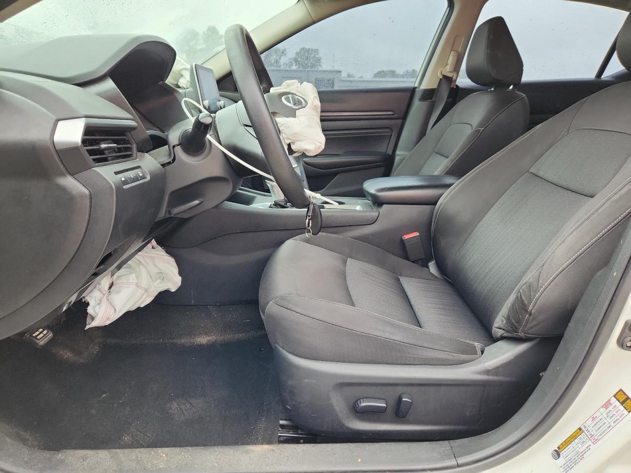 Nissan Altima S Image 11