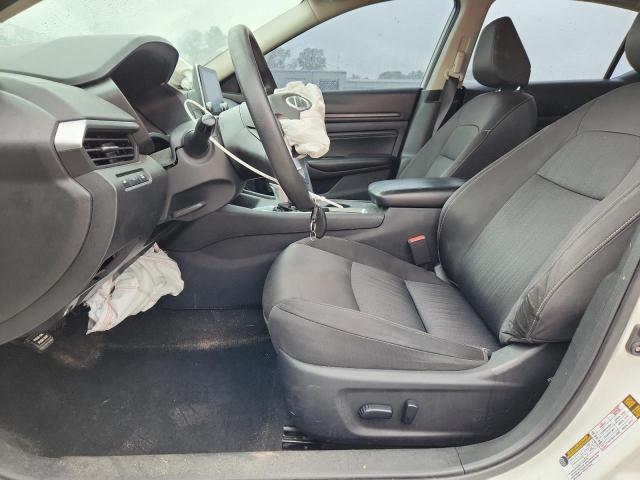 Nissan Altima S Image 11