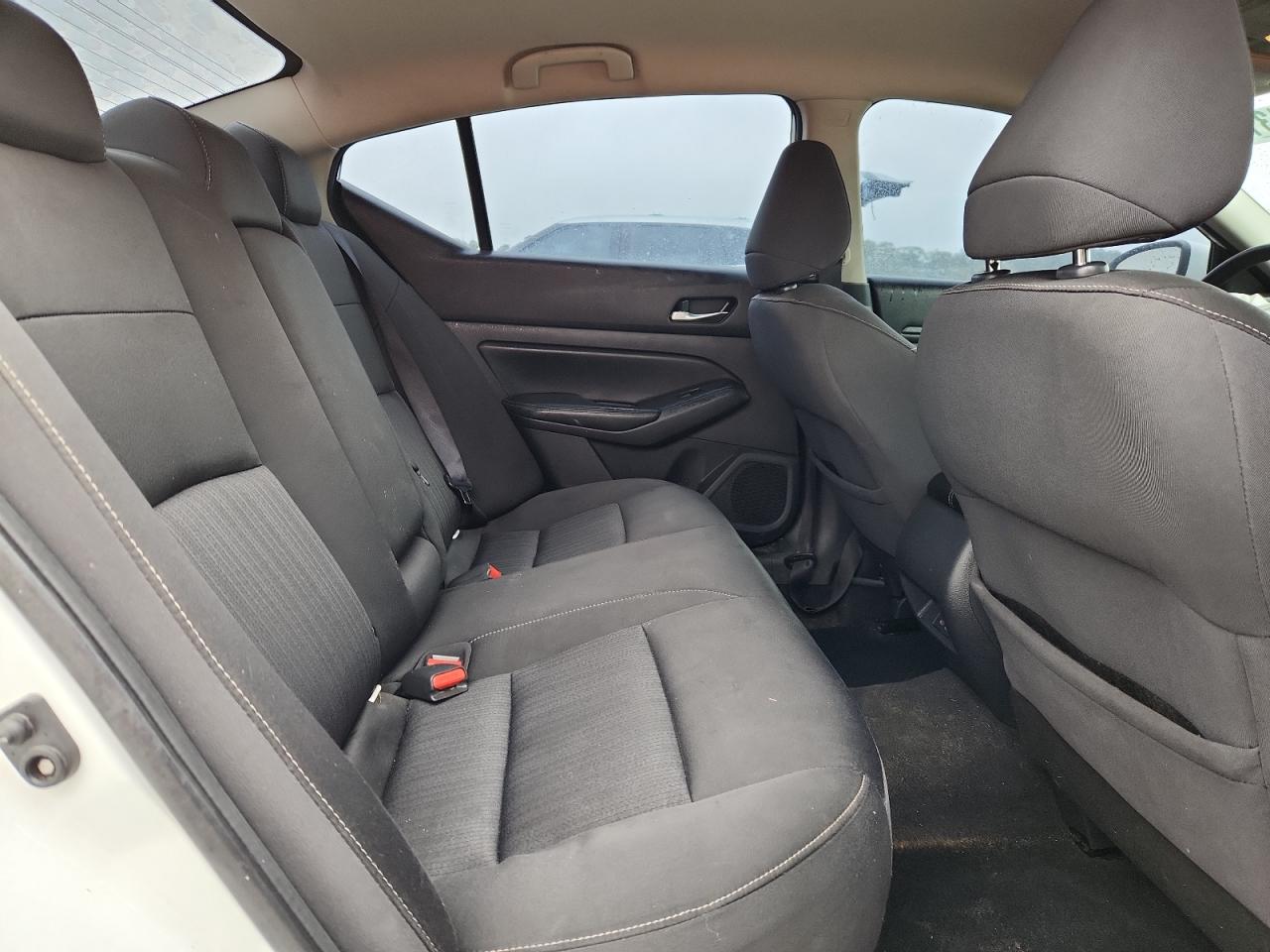 Nissan Altima S Image 5