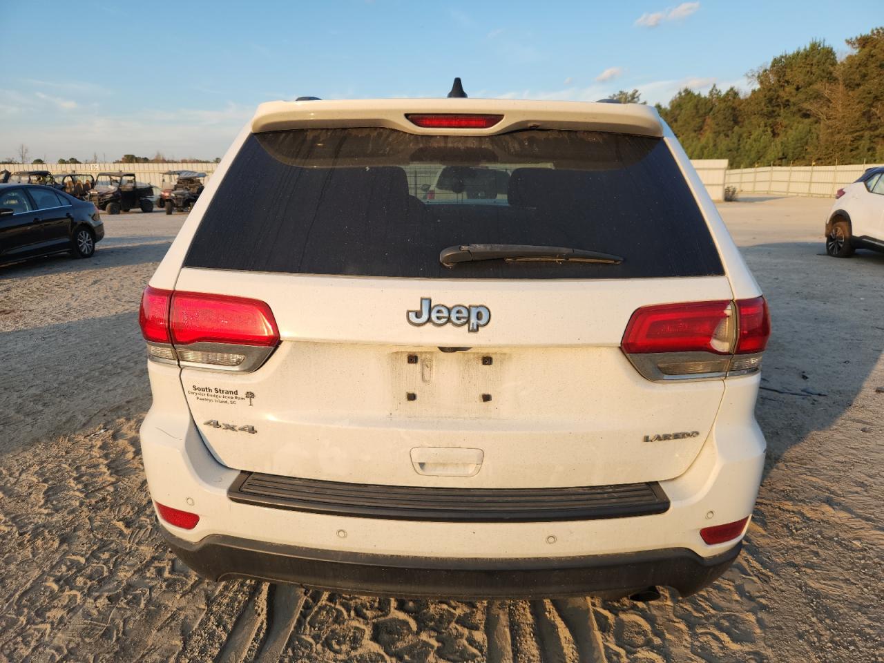 Jeep Grand Cherokee Laredo Image 3