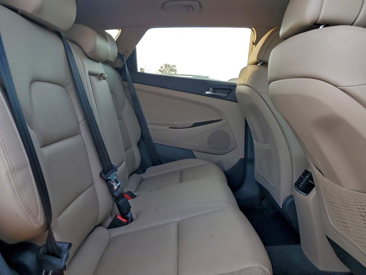 Hyundai TUCSON Limited Image 6