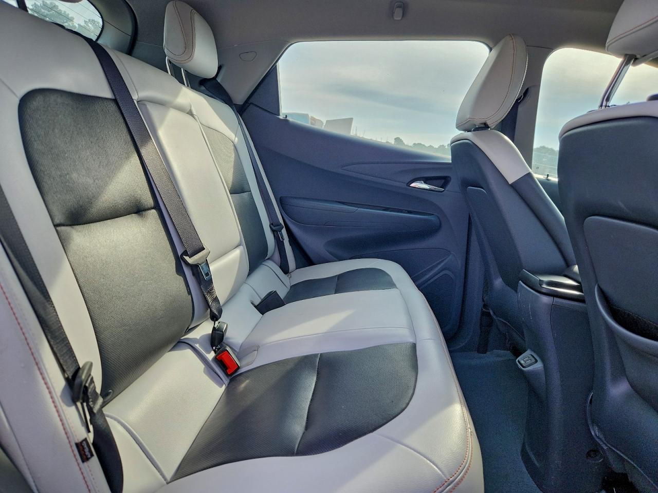 Chevrolet Bolt Premier Image 2