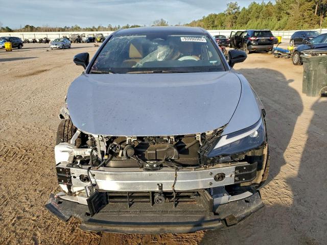 Lexus Rz 300e Image 2