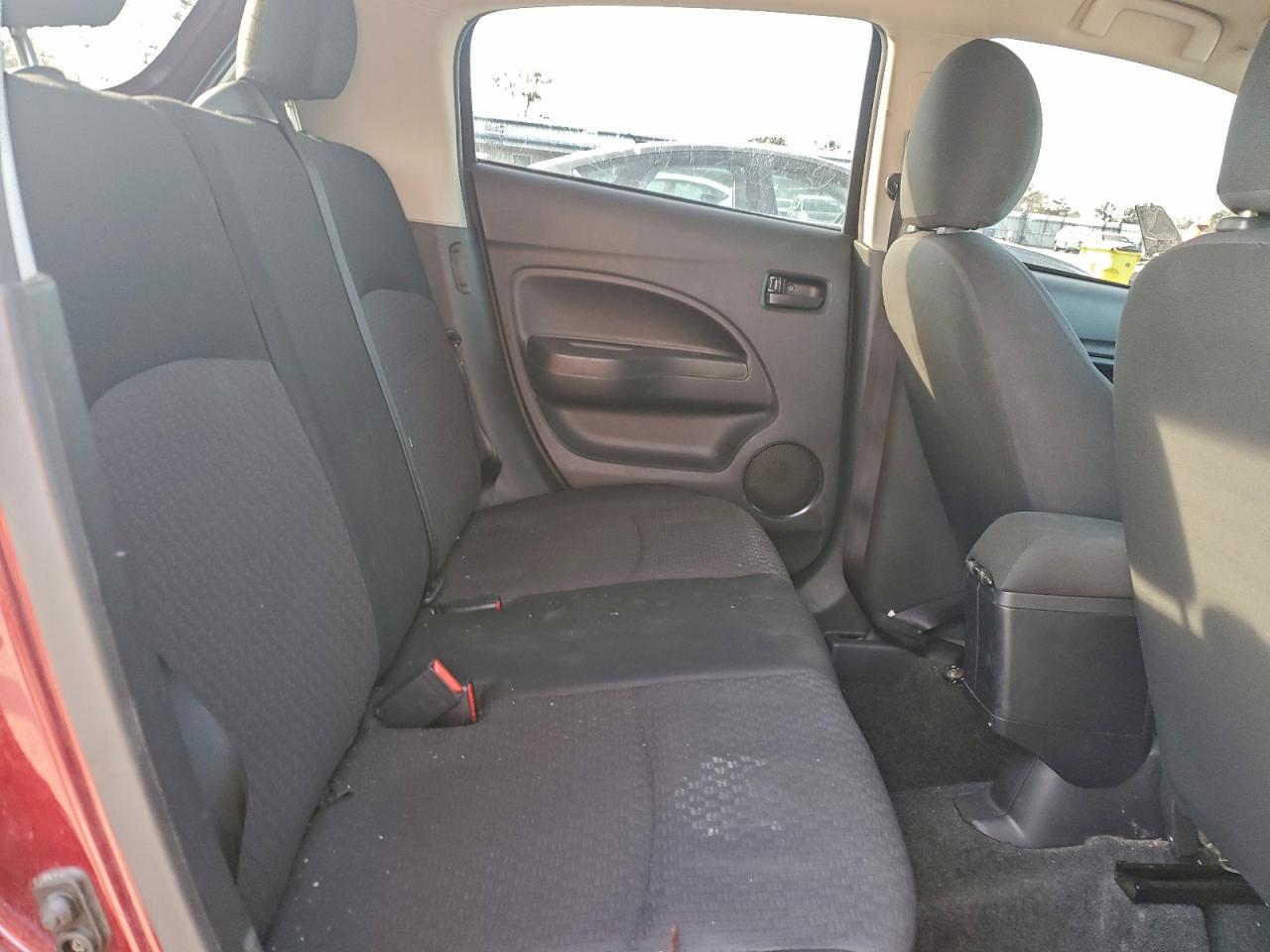 Mitsubishi Mirage Es Image 2