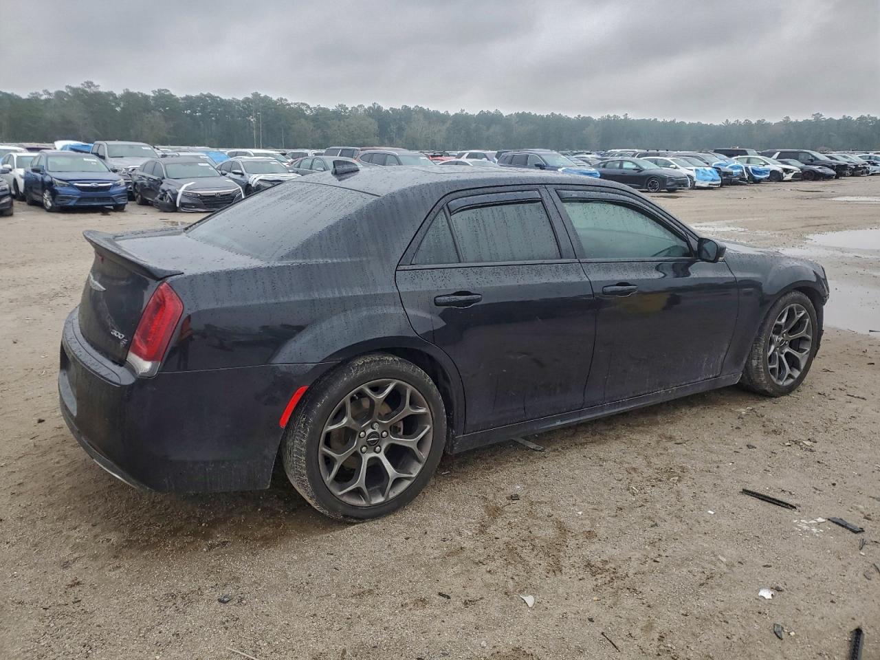 Chrysler 300 S Image 3