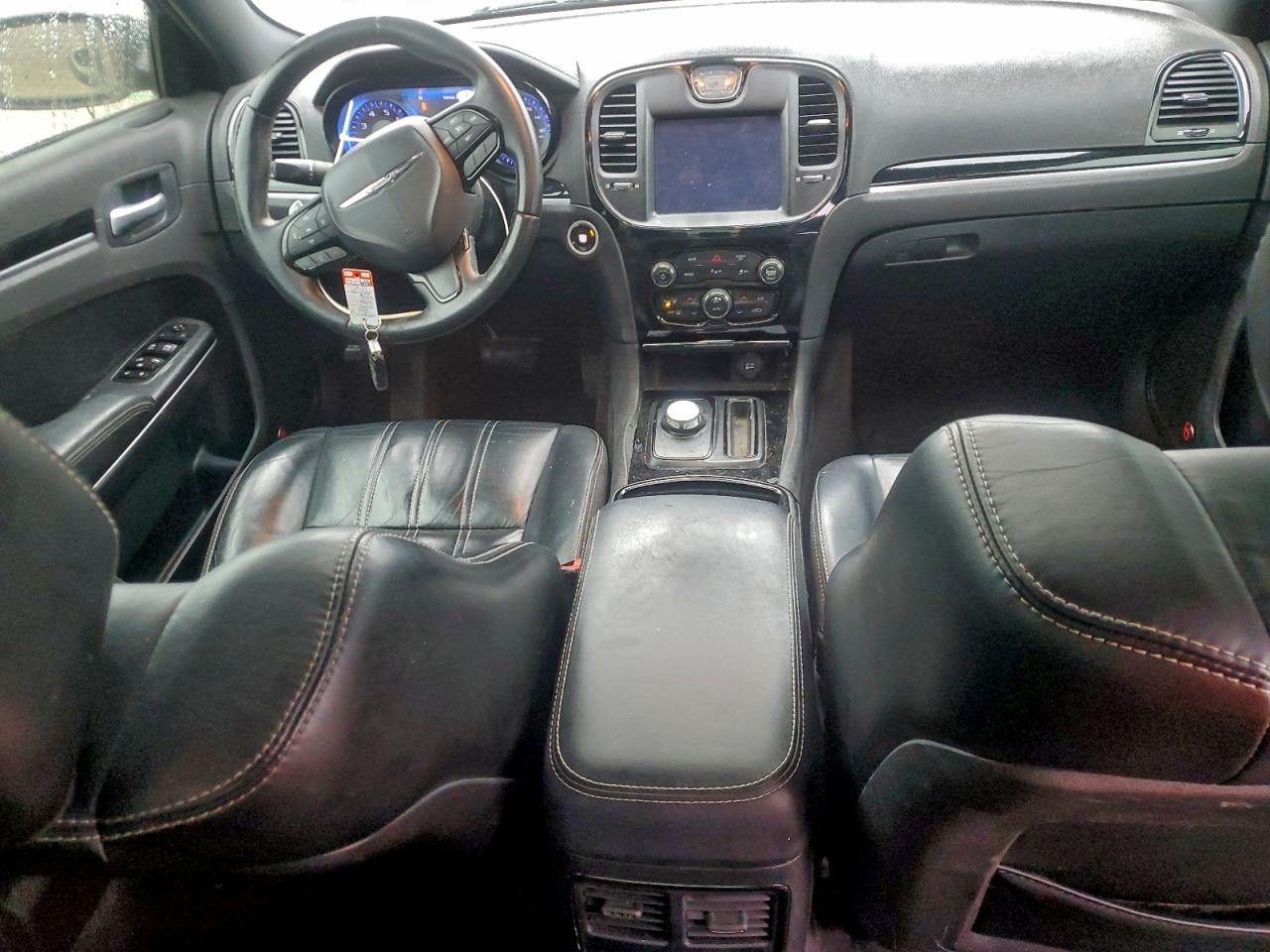 Chrysler 300 S Image 12