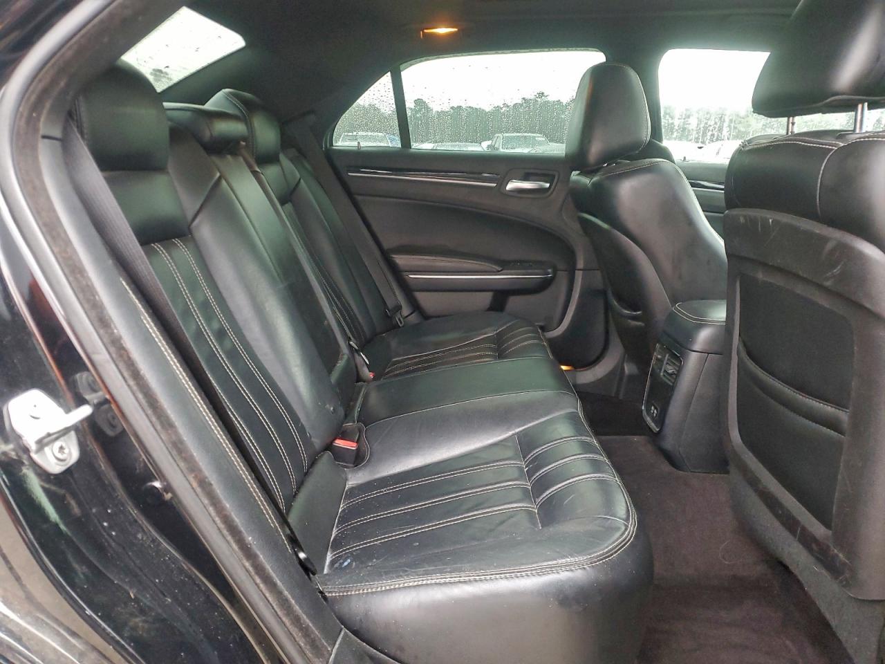 Chrysler 300 S Image 2