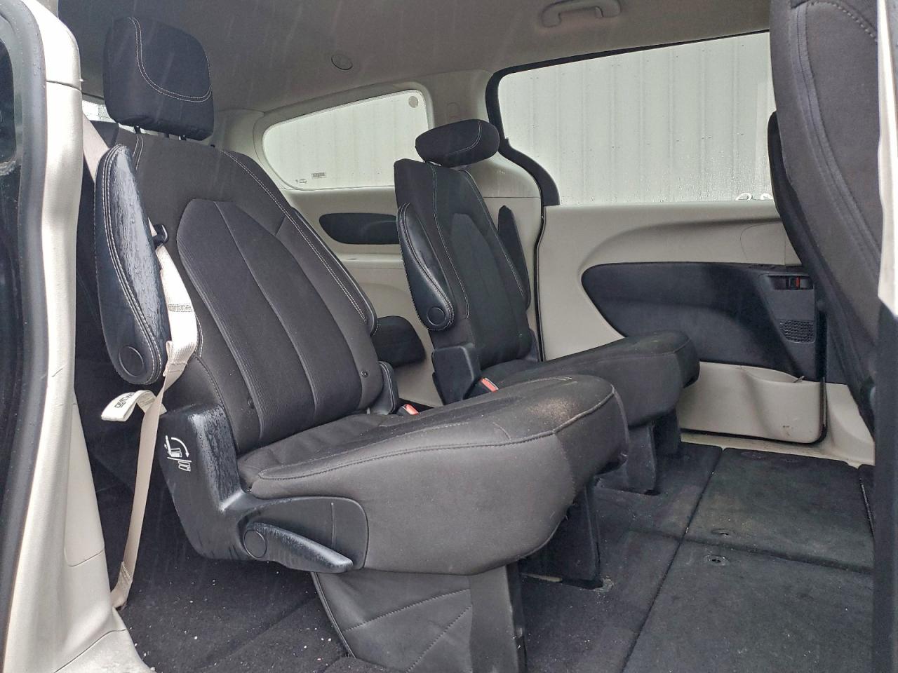 Chrysler Minivan Lx Image 7