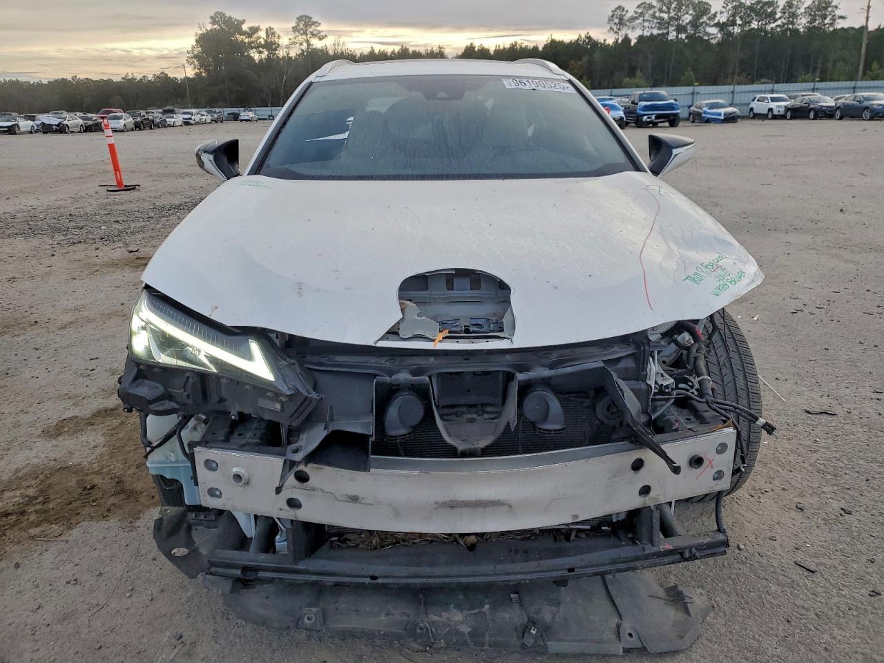 Lexus Ux 250h Image 4