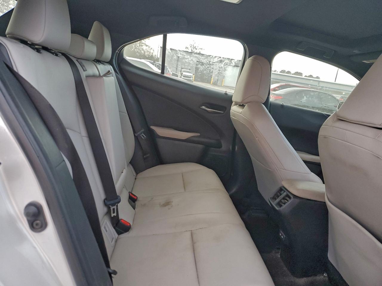 Lexus Ux 250h Image 13