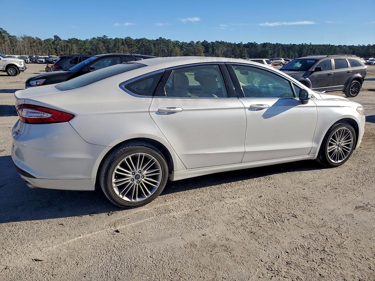 Ford Fusion Se Image 2