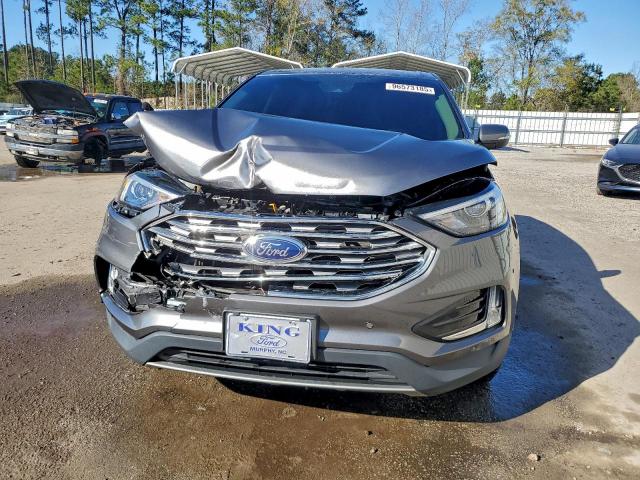 Ford Edge Titanium Image 2