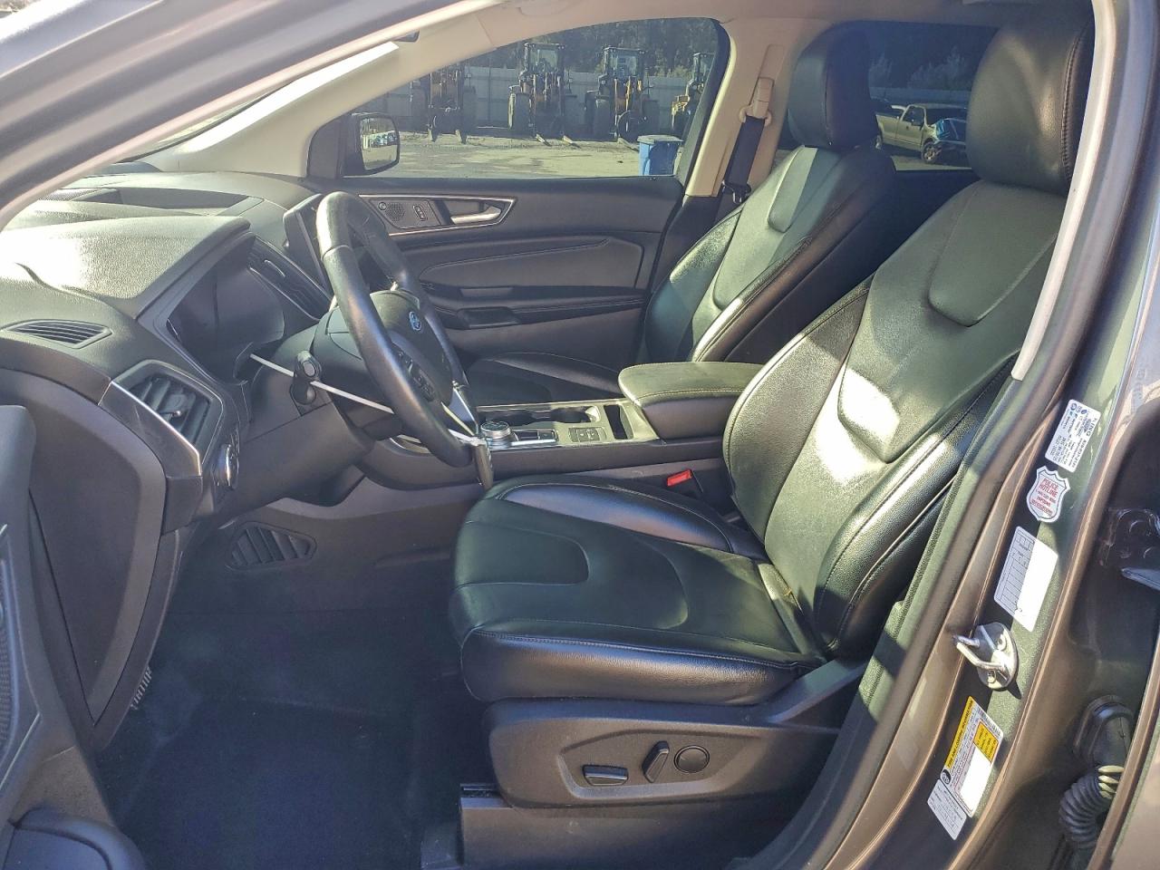 Ford Edge Titanium Image 4