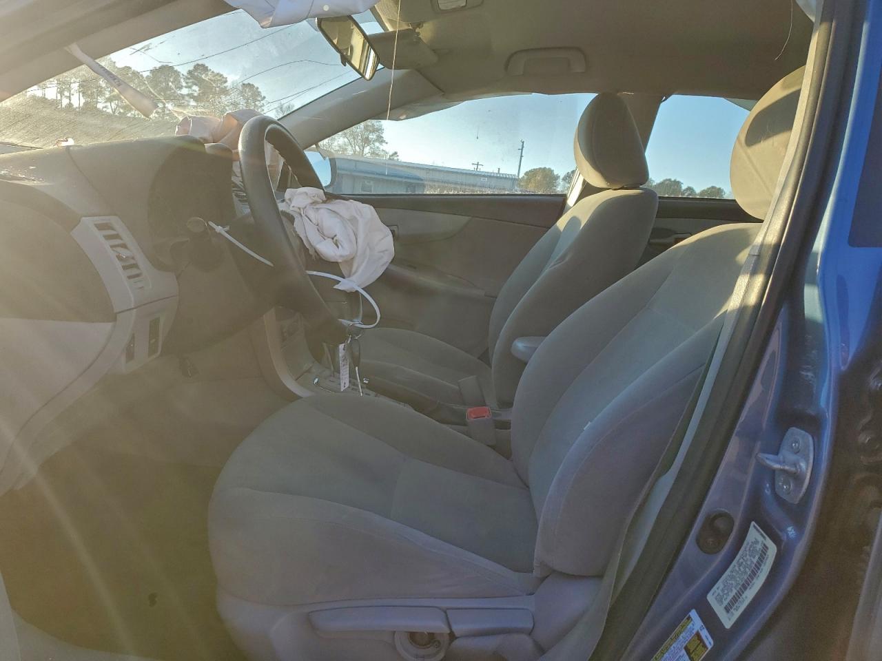 Toyota Corolla Base Image 5