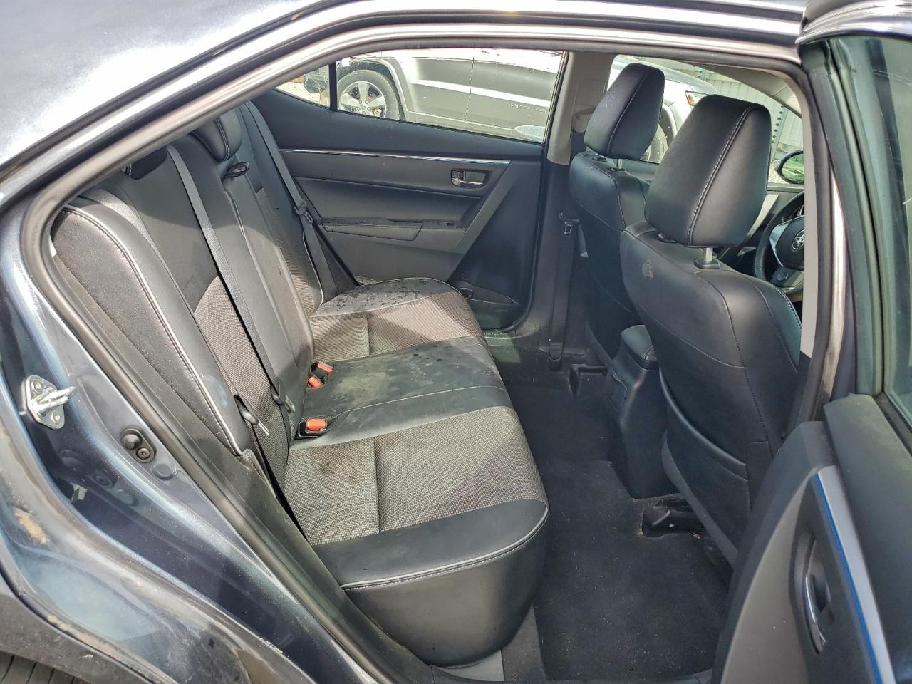 Toyota Corolla L Image 8