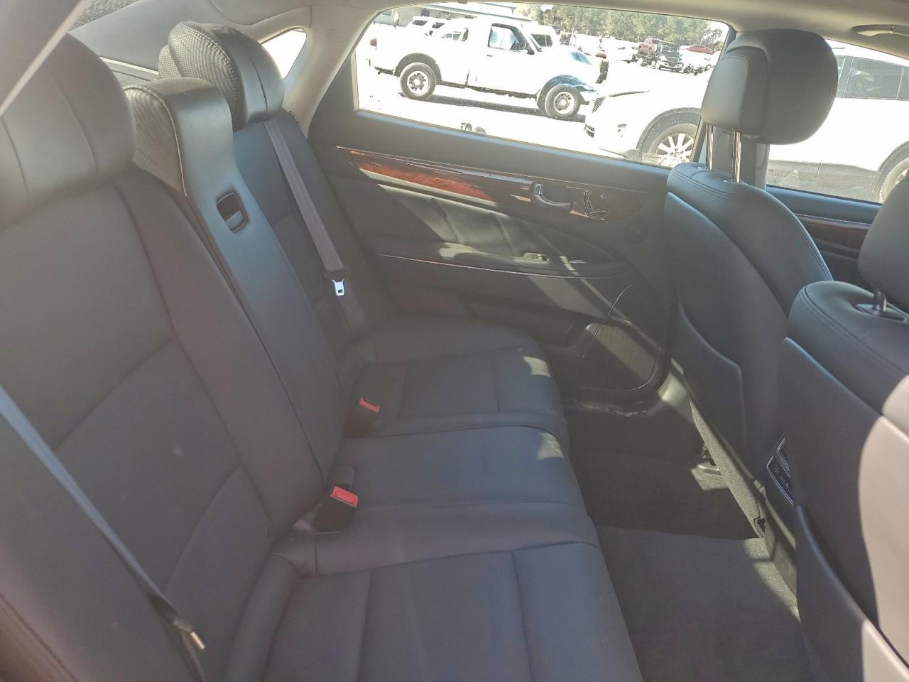 Hyundai Equus Signature Image 8