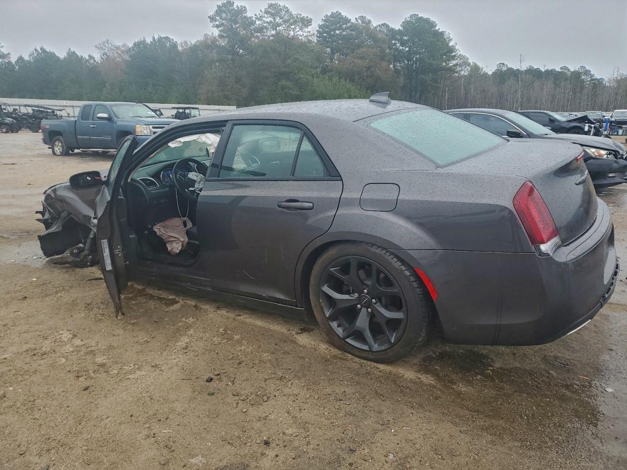 Chrysler 300 Touring Image 2