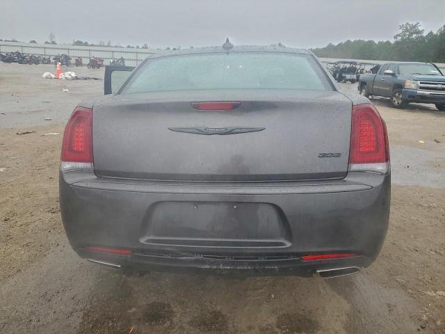 Chrysler 300 Touring Image 8