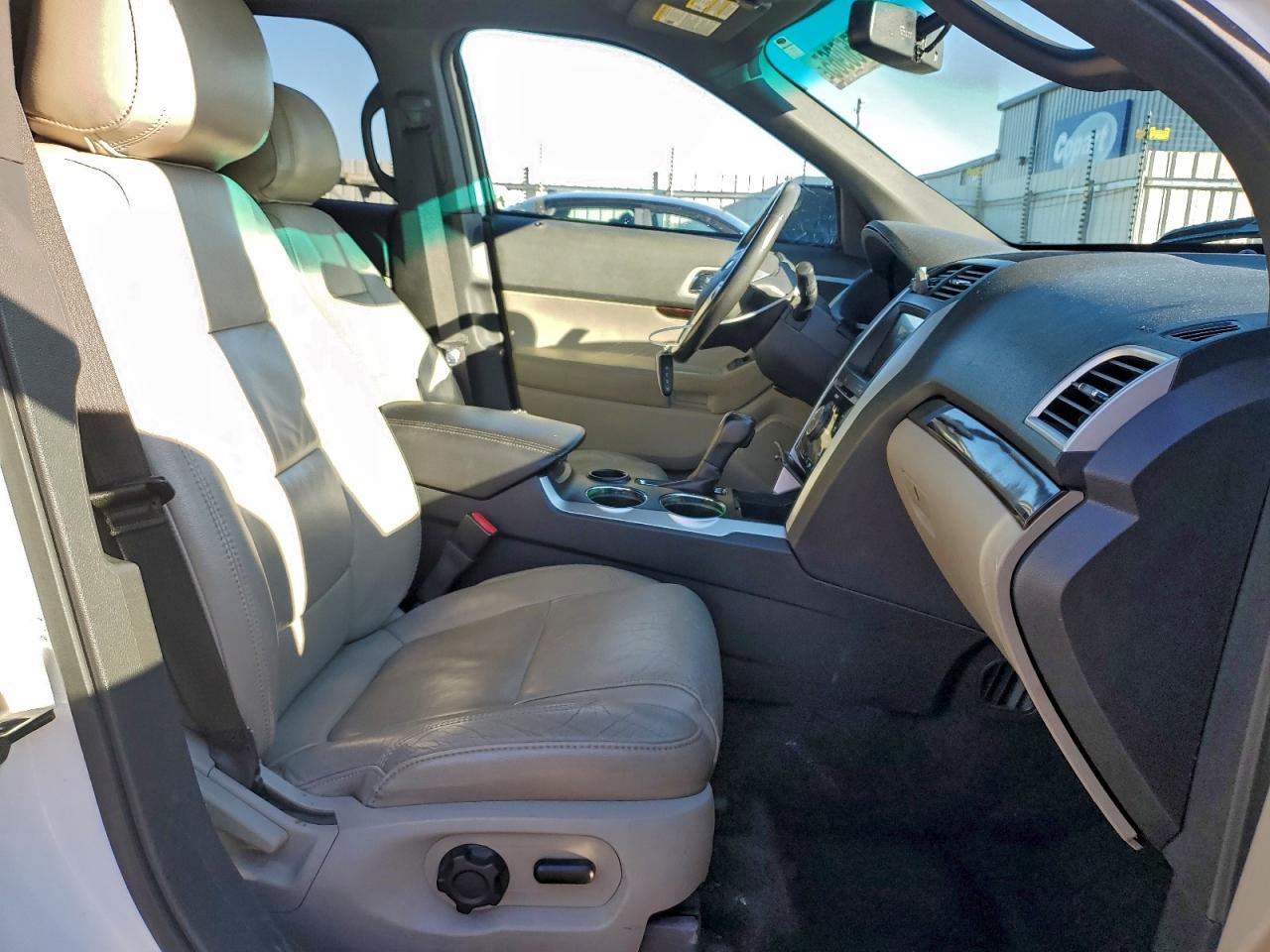 Ford Explorer Limited Image 12