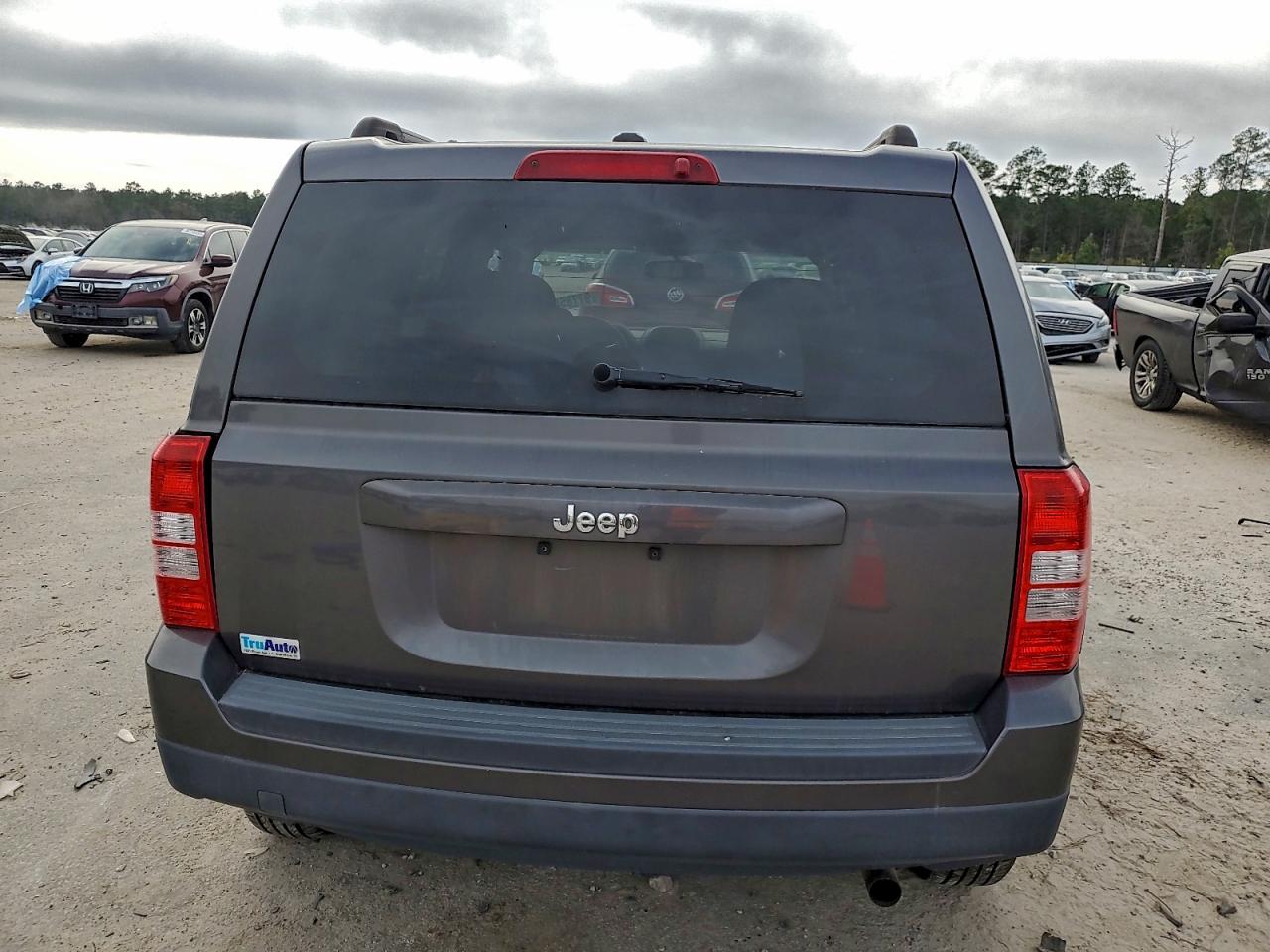 Jeep Patriot Sport Image 2