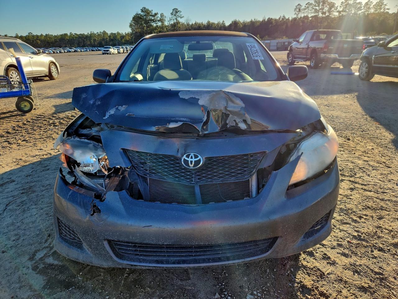 Toyota Corolla Base Image 10