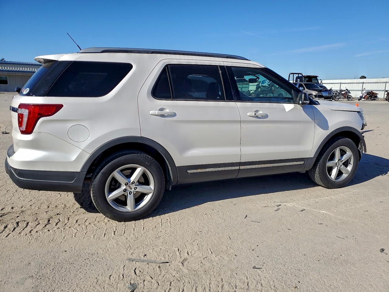 Ford Explorer Xlt Image 3