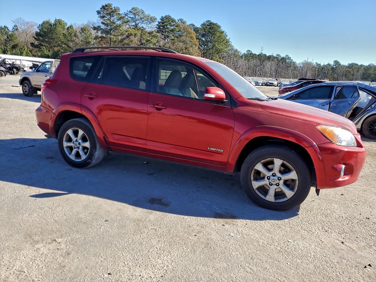 Toyota RAV4 Limited Image 9