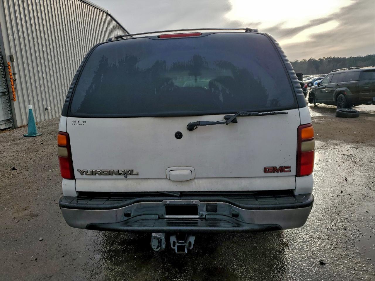 GMC Yukon C1500 Image 11