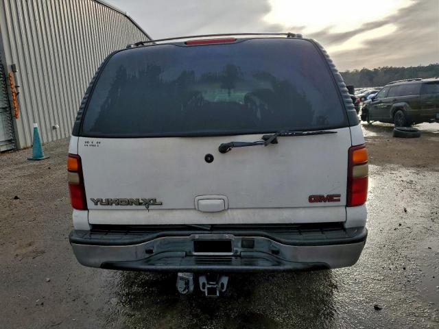 GMC Yukon C1500 Image 11