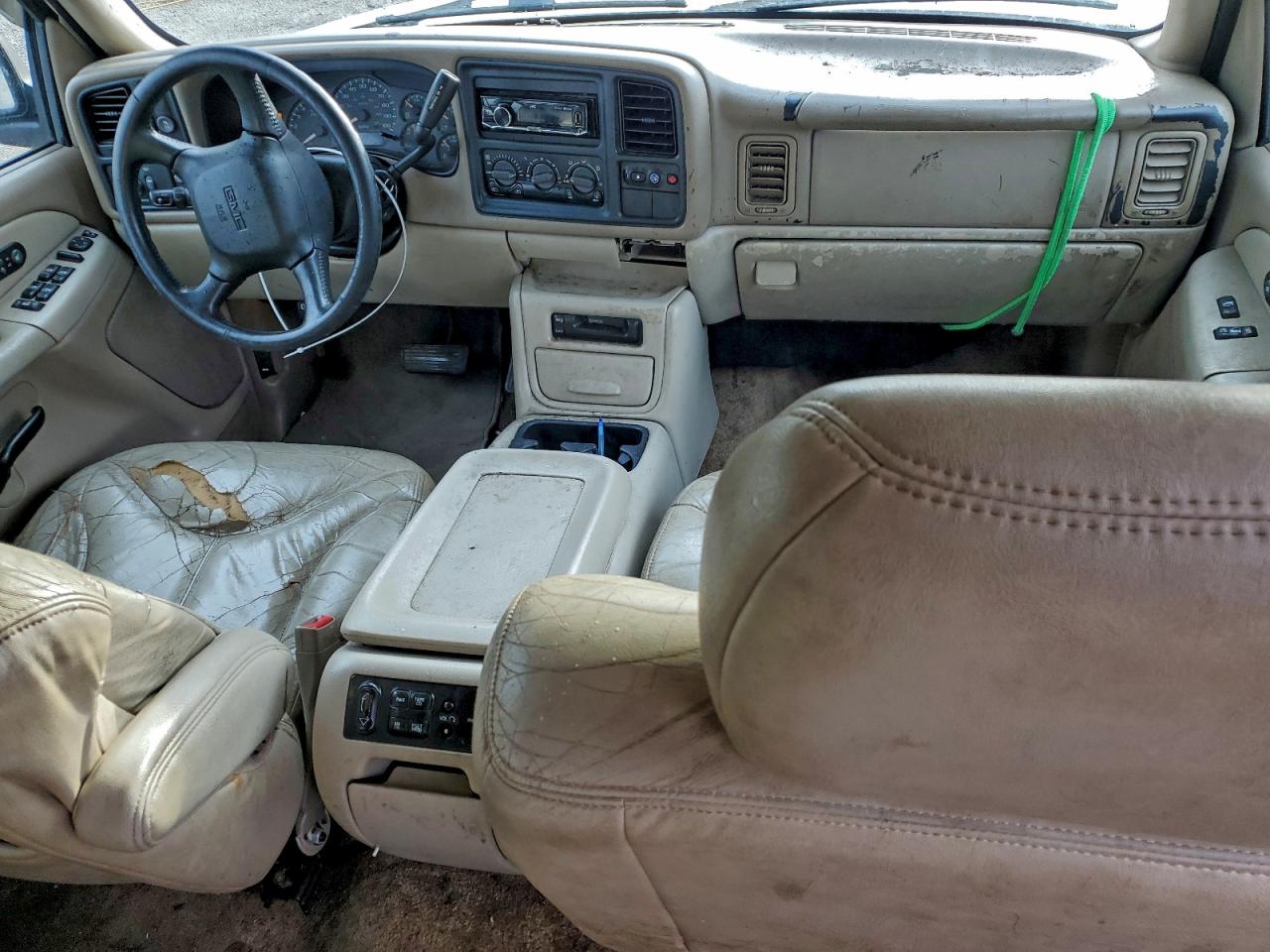 GMC Yukon C1500 Image 3