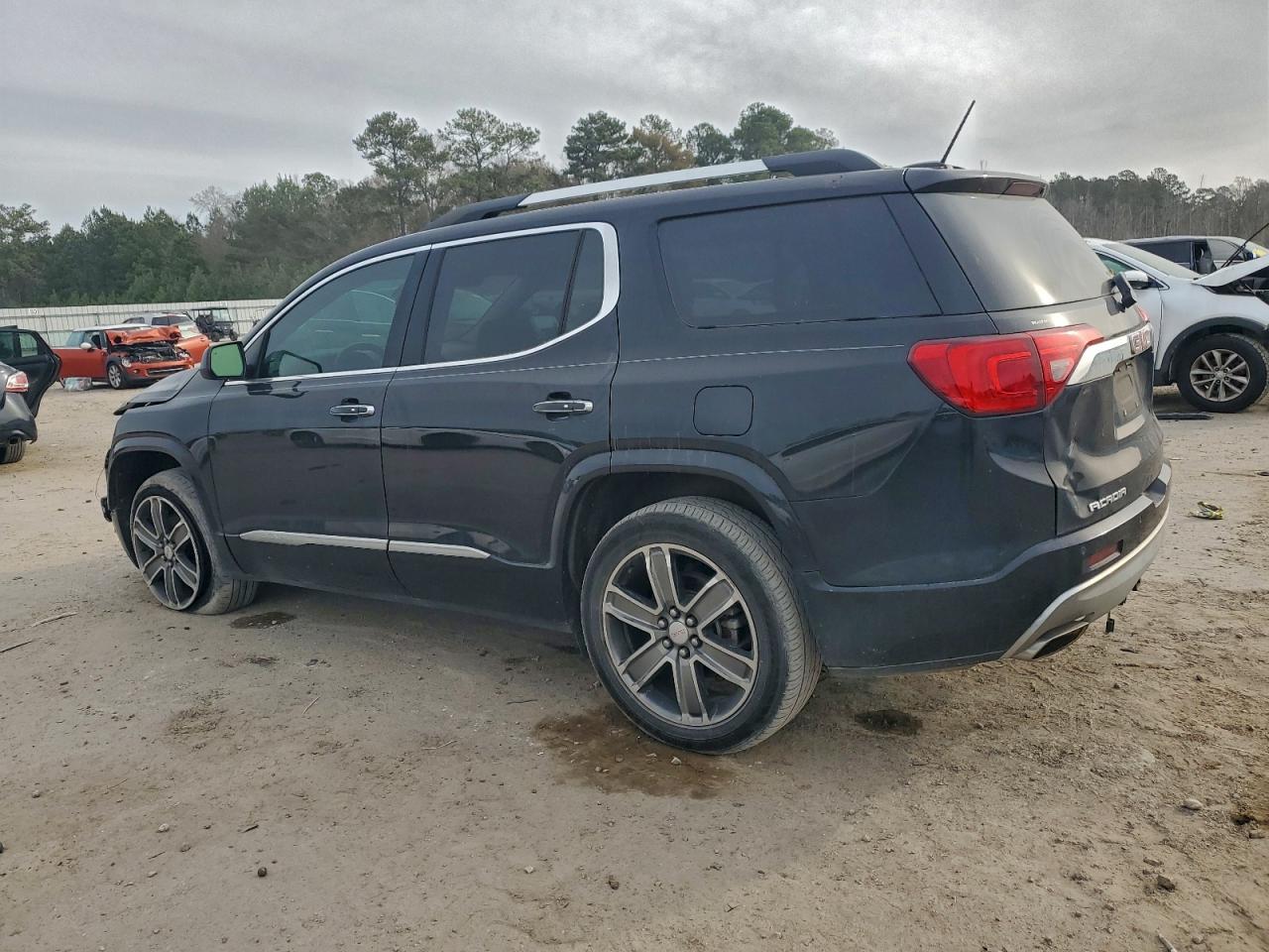 GMC Acadia Denali Image 7