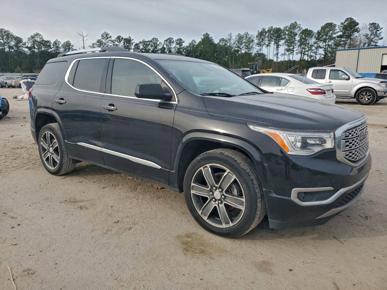 GMC Acadia Denali Image 8