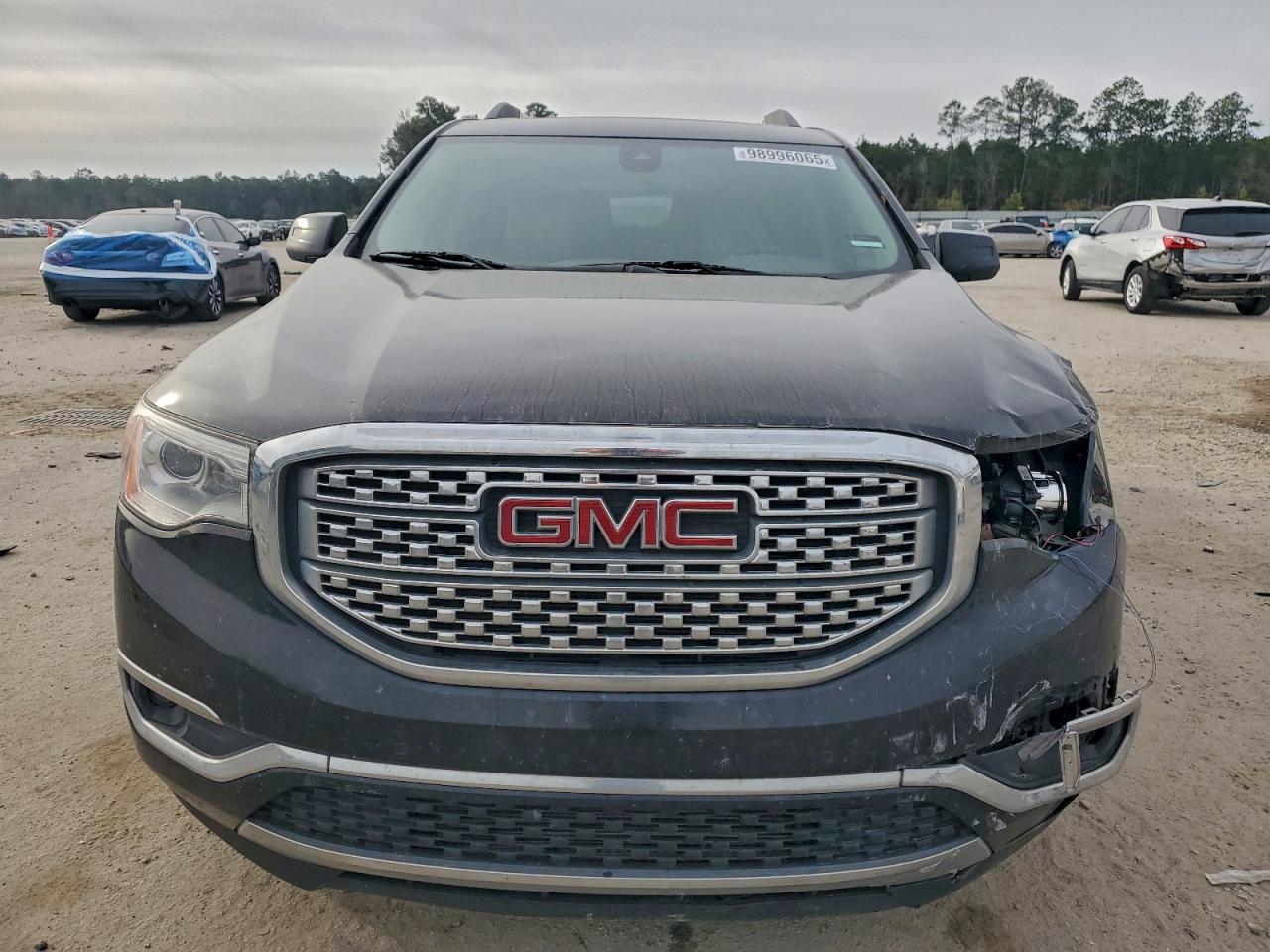 GMC Acadia Denali Image 5
