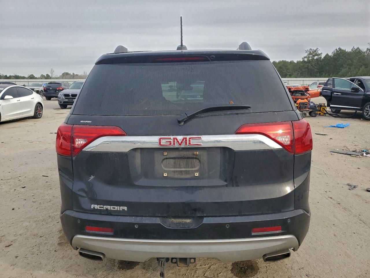 GMC Acadia Denali Image 14