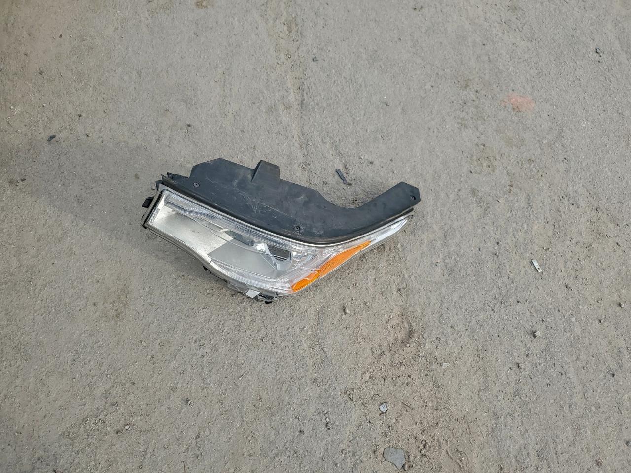 GMC Acadia Denali Image 3