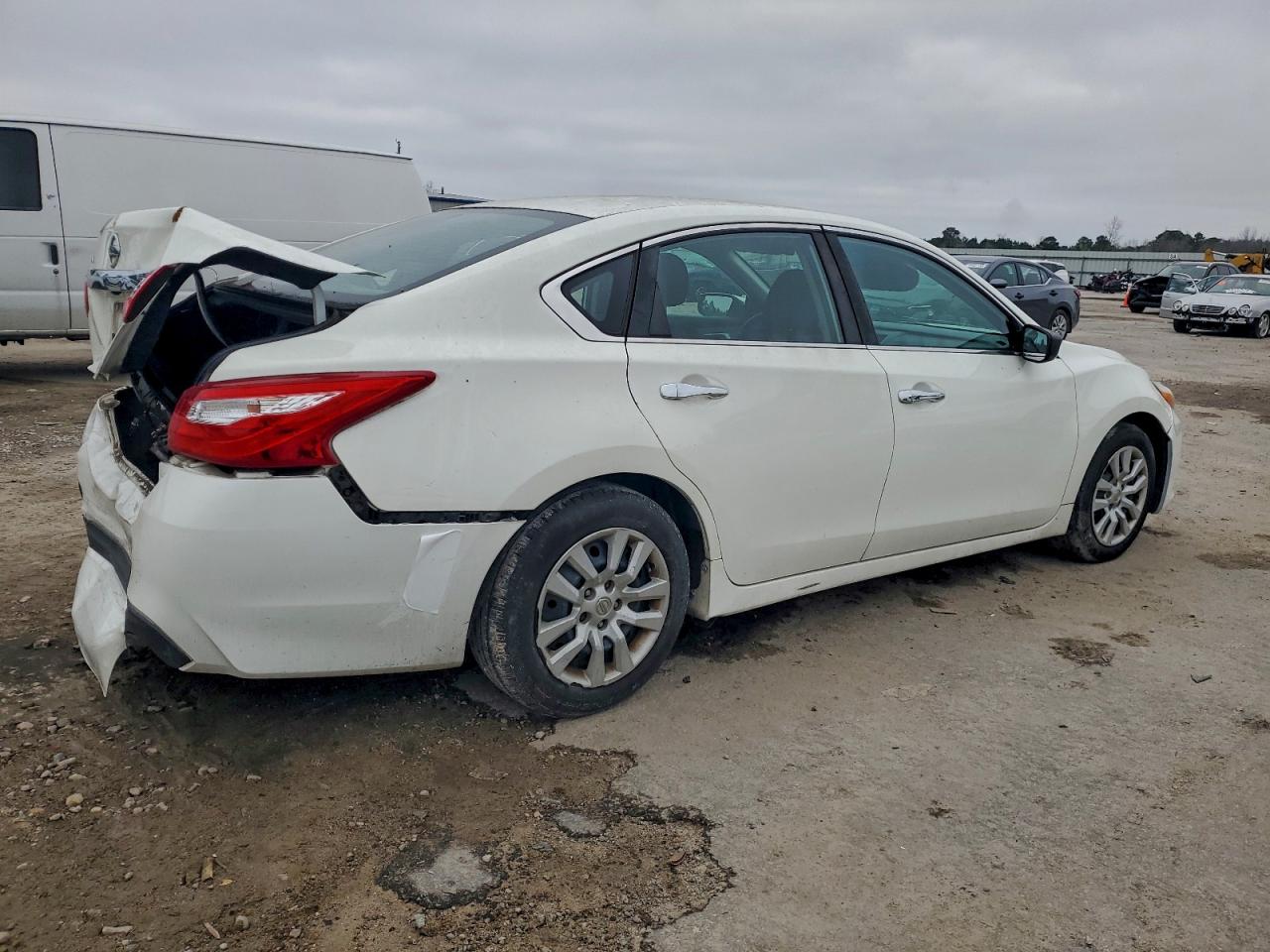 Nissan Altima 2.5 Image 4